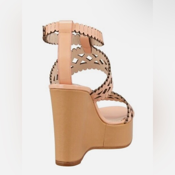 Authentic CHLOE Nude Leather Scalloped / Perforated Sandals / Wedges - Picture 5 of 12